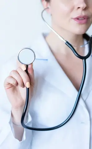 Servicios de telemedicina terrestre y marina para comunidades vulnerables
